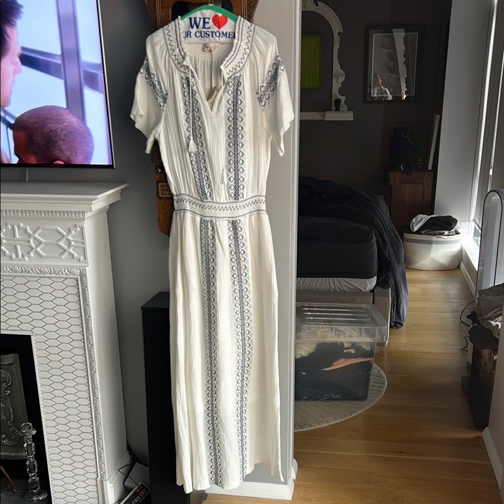 FAHERTY Women's White and Blue Embroidered Split Neck Catrina Maxi Dress NEW